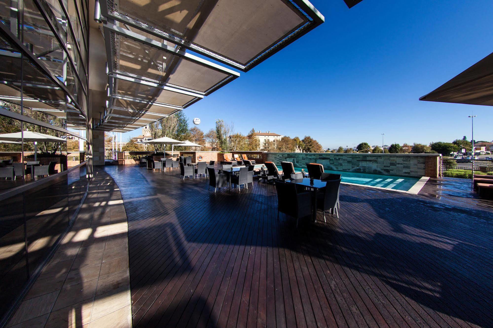 City Lodge Hotel Fourways Extérieur photo